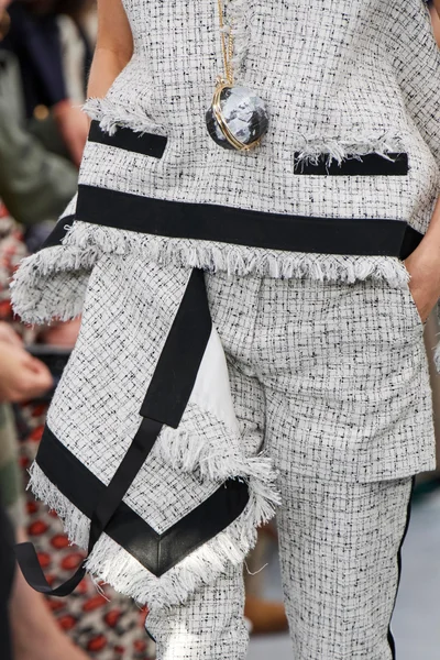 Look 54